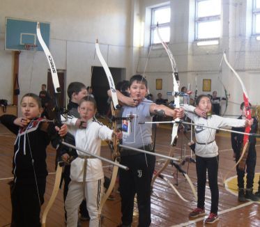 Юные лучники школы Юные лучники школы