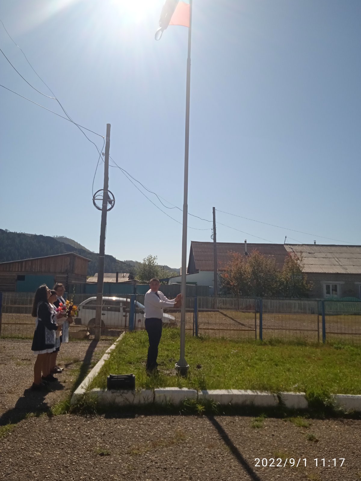 Поднятие флага РФ в ОУ.
